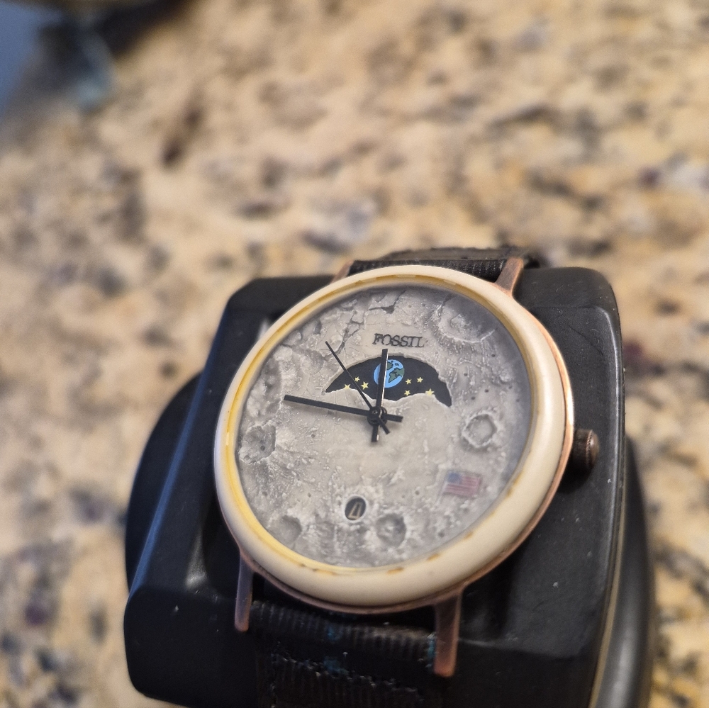 Hard To Find Vintage Fossil Moon Landing BW6726 Watch